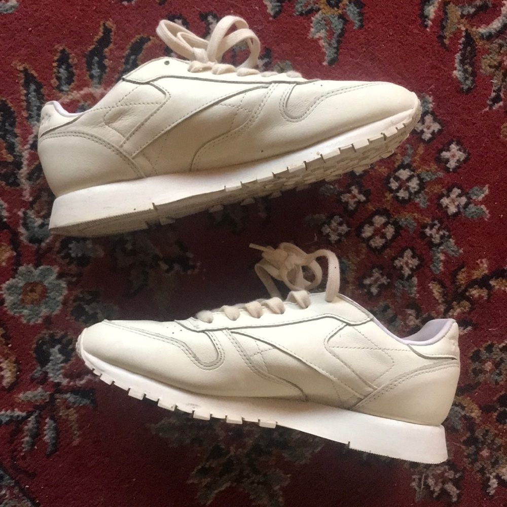 Reebok – Classic Lifestyle Pastel Athletic Sneaker